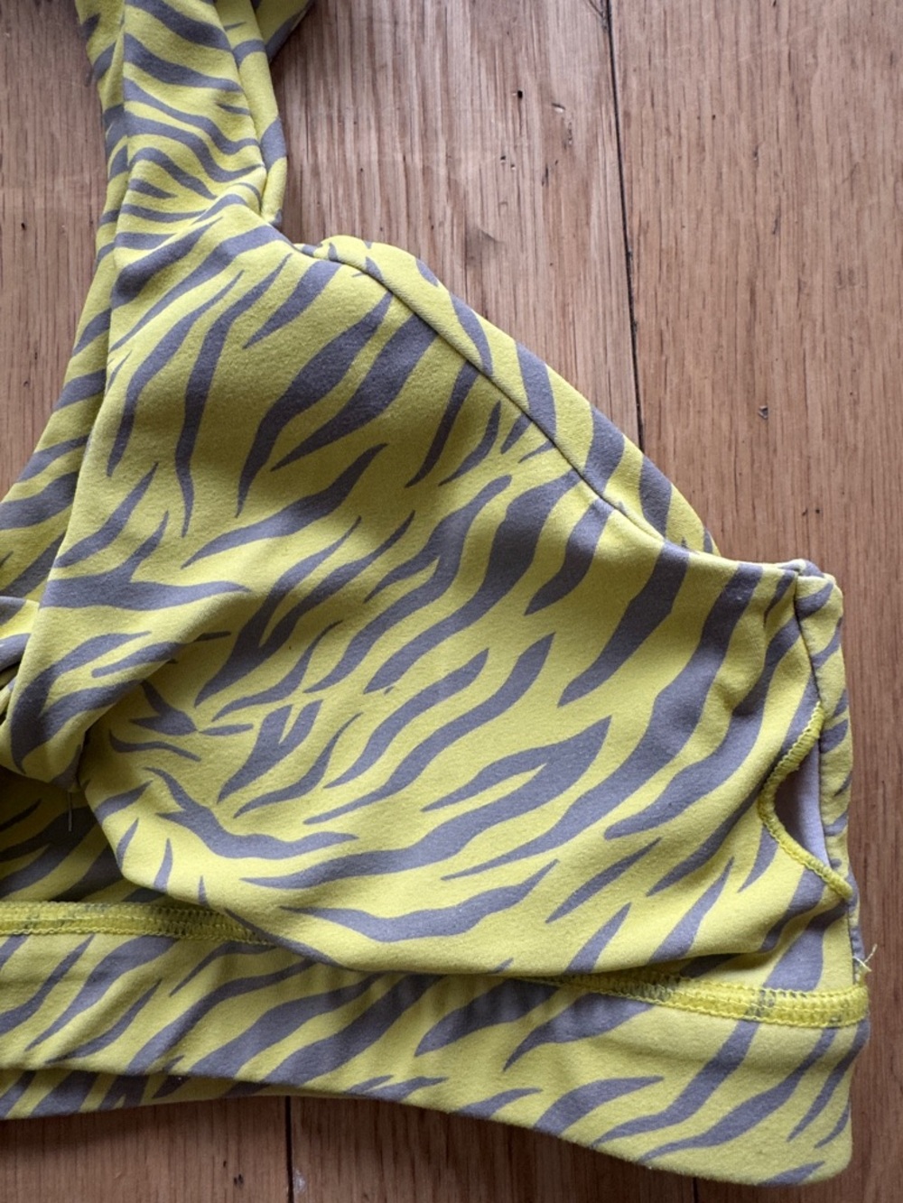 Yellow Zebra-Print Twist Front Sports Bra - Noire Blanc - Picture 5 of 6